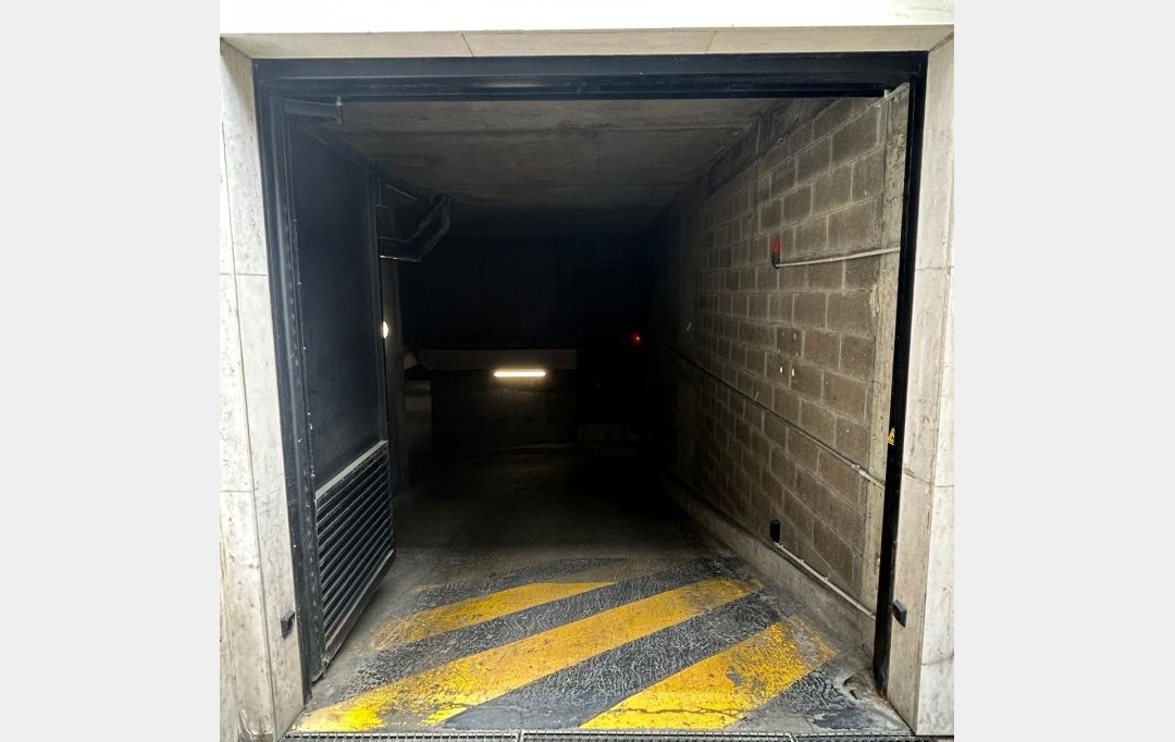 Annonces ANTONY : Garage / Parking | PARIS (75015) | 12 m2 | 120 &euro; 
