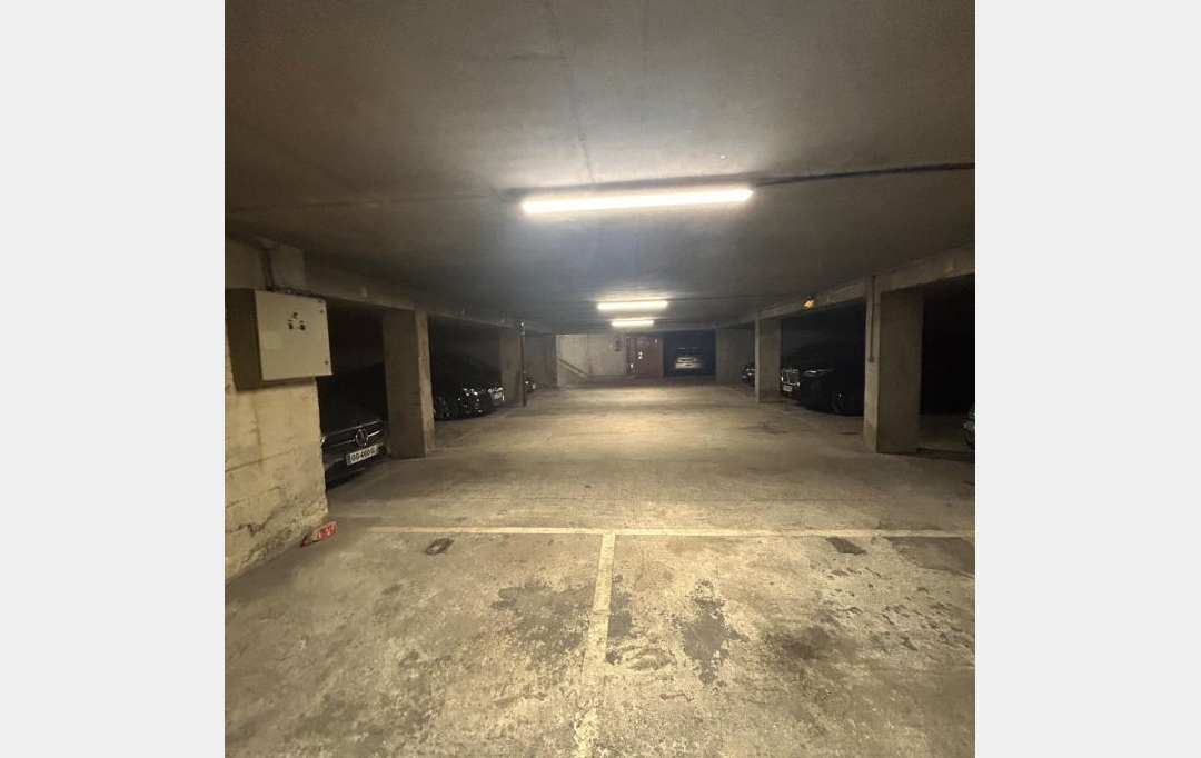 Annonces ANTONY : Garage / Parking | PARIS (75015) | 12 m2 | 120 &euro; 